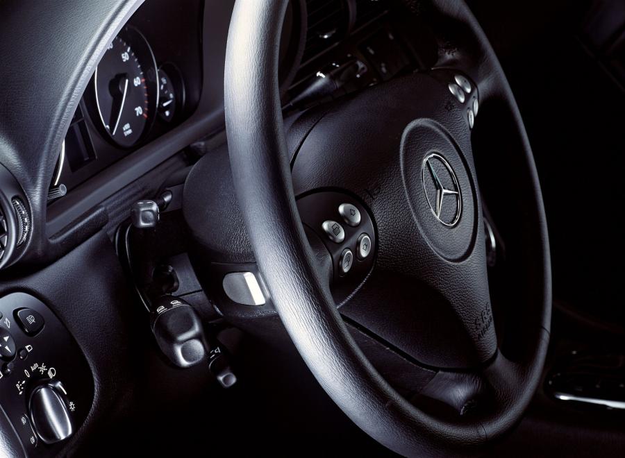  Mercedes-Benz C-Class 2004 года  (фото 45 из 88)